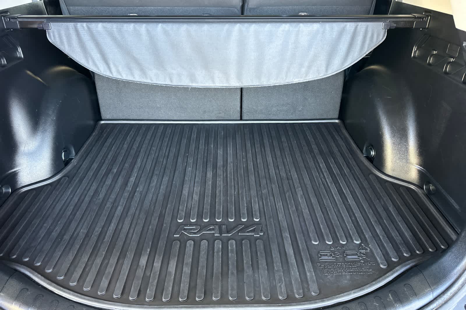 Thumbnail: 2018 Toyota RAV4 - 15