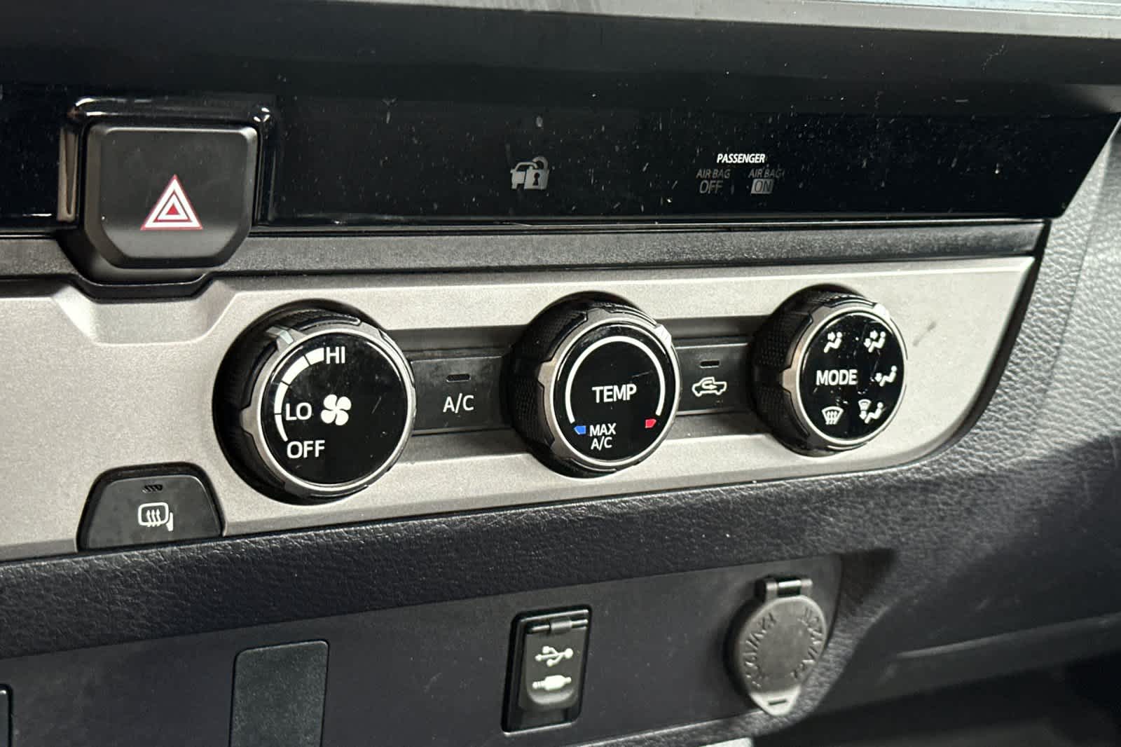 Thumbnail: 2016 Toyota Tacoma - 20