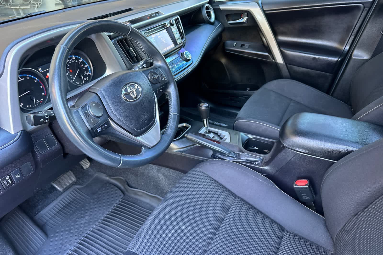 Thumbnail: 2018 Toyota RAV4 - 11