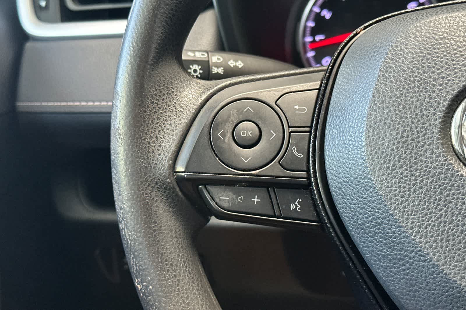 2020 Toyota RAV4 LE 24