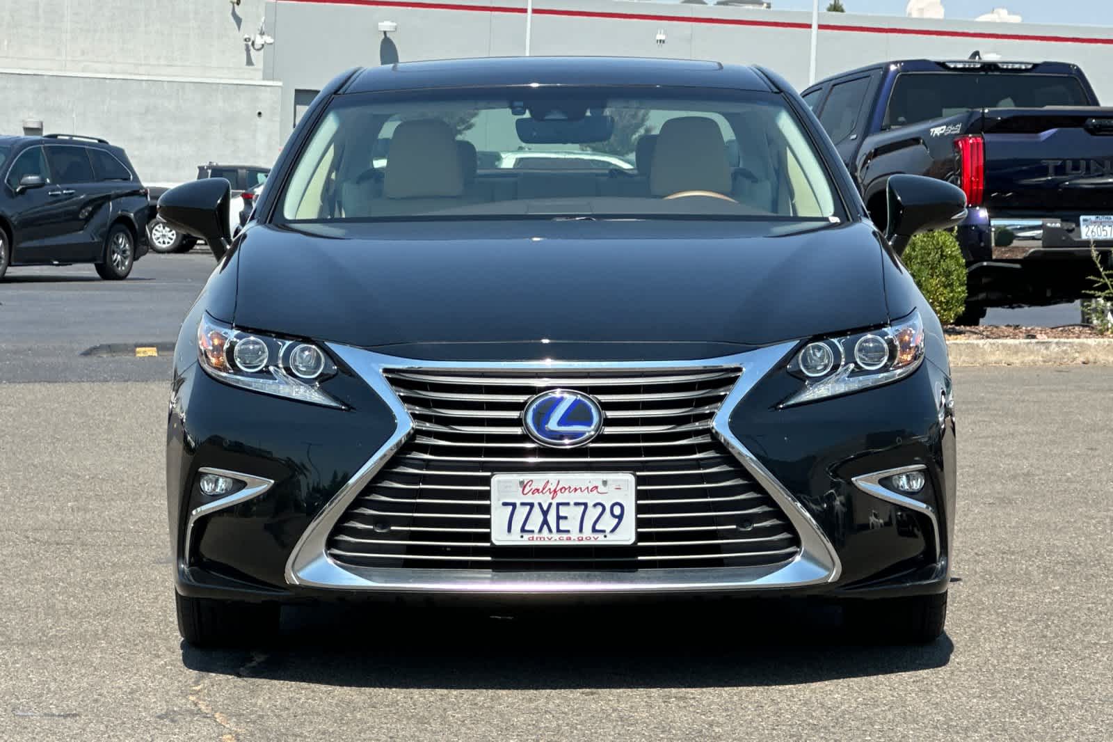 Thumbnail: 2017 Lexus ES - 10