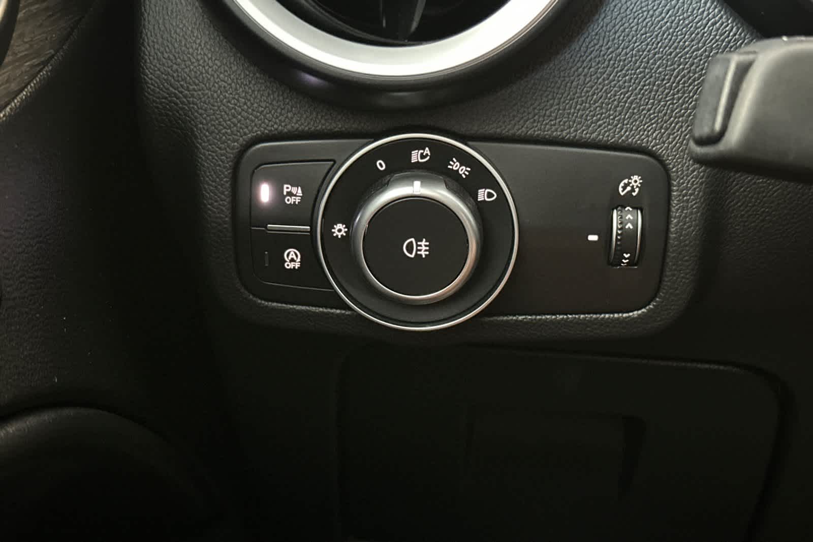 Thumbnail: 2022 Alfa Romeo Stelvio - 31