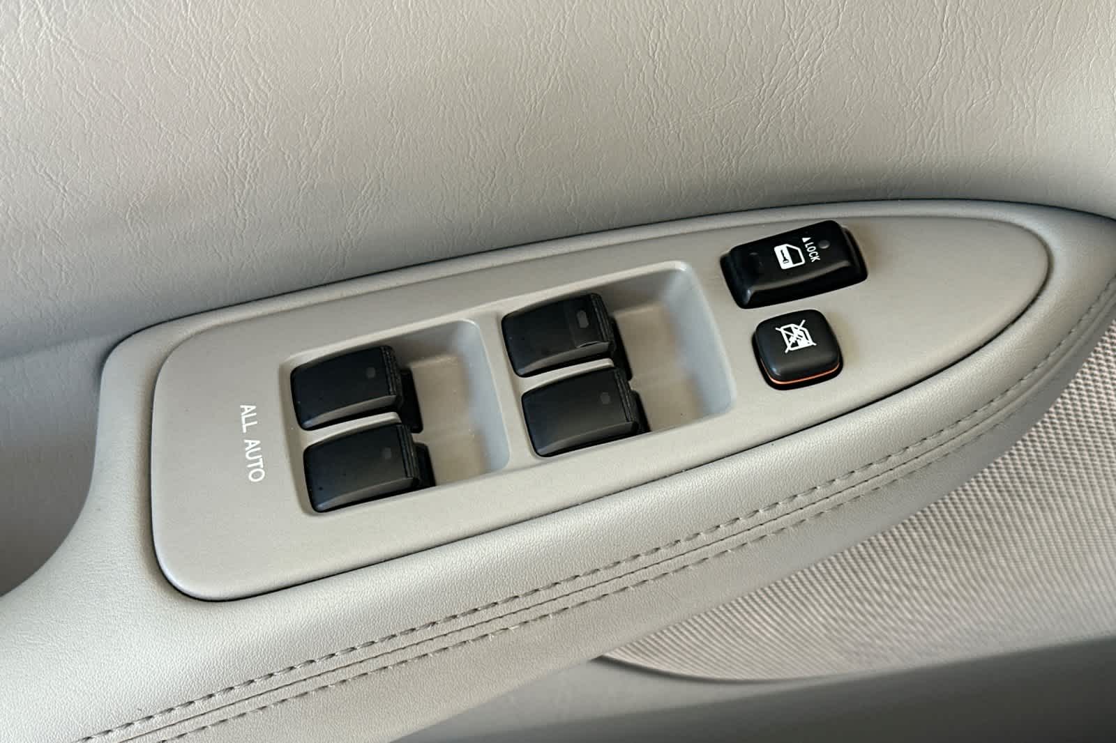Thumbnail: 2005 Lexus ES - 13