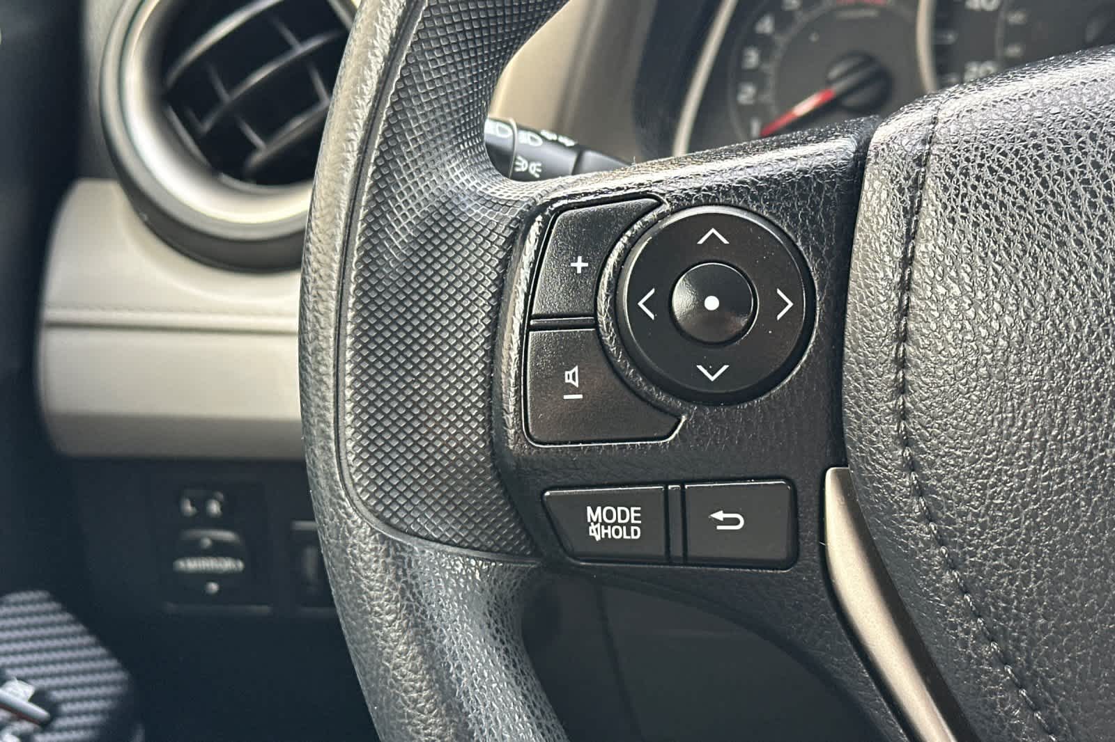 Thumbnail: 2015 Toyota RAV4 - 24