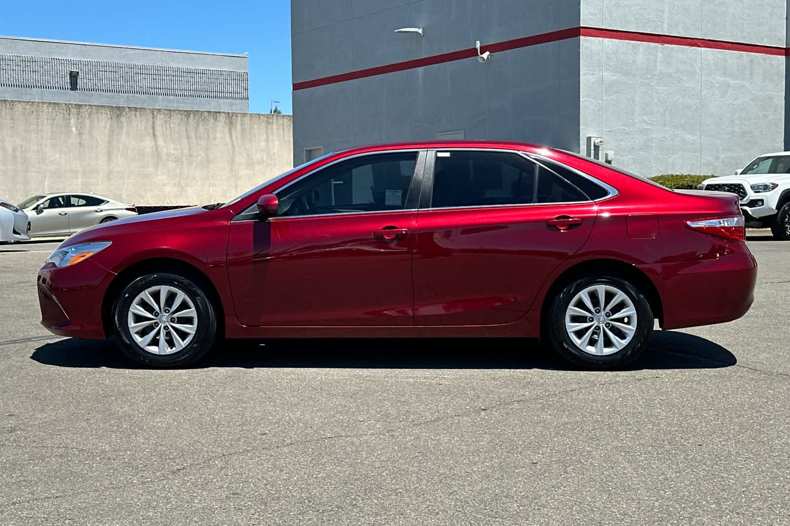Thumbnail: 2017 Toyota Camry - 8