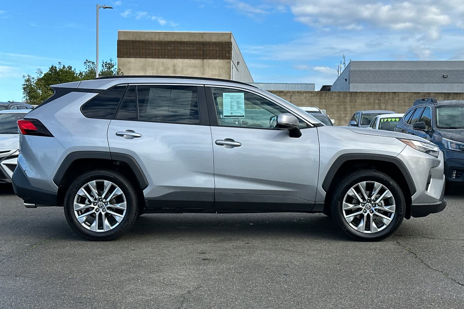 Thumbnail: 2022 Toyota RAV4 - 6