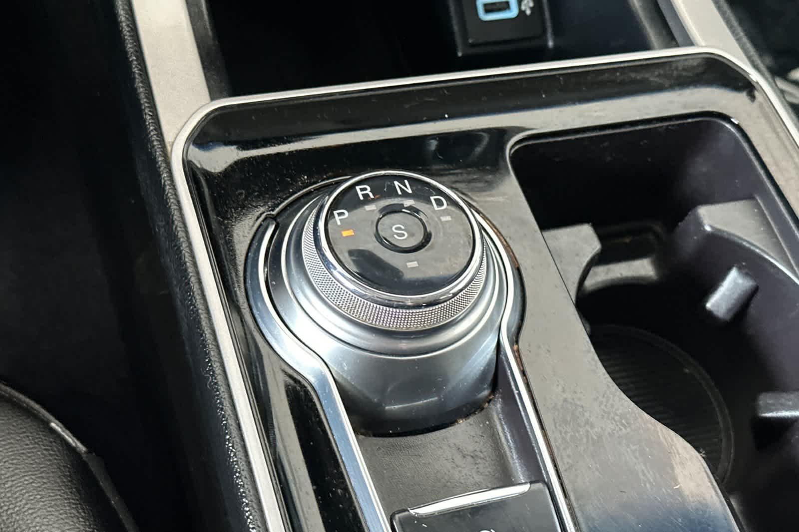 Thumbnail: 2019 Ford Edge - 24