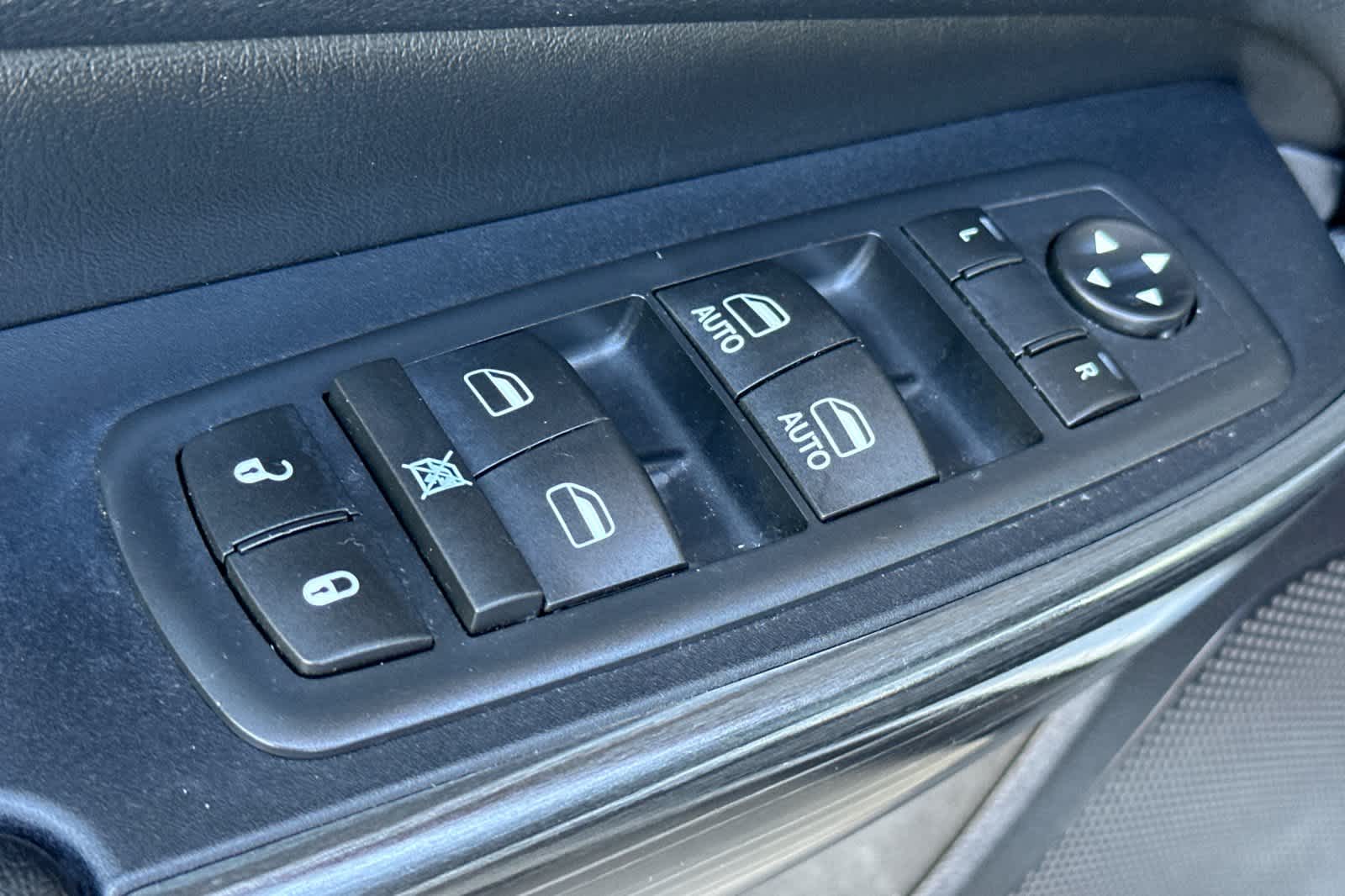 Thumbnail: 2016 Jeep Cherokee - 12