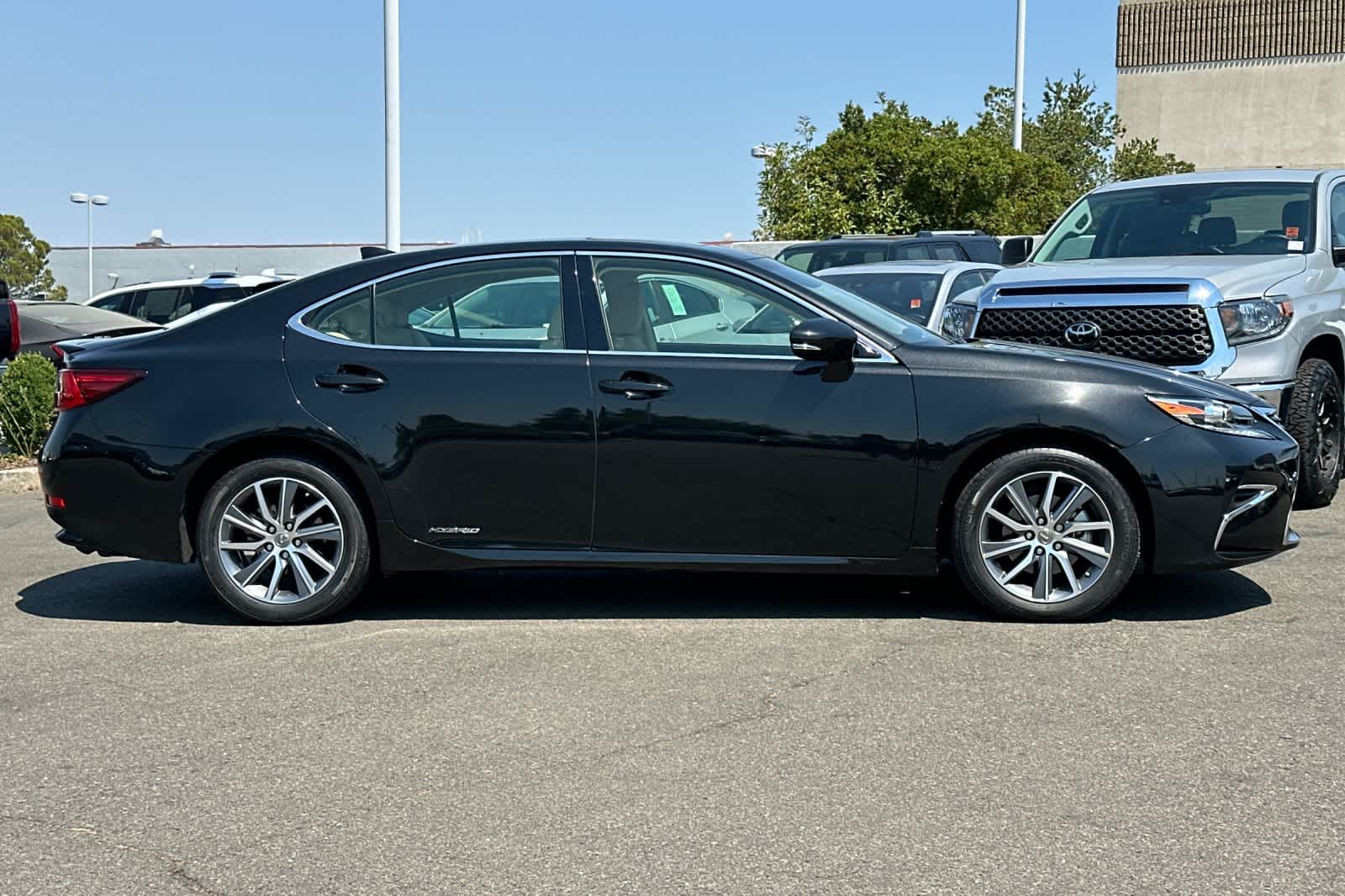 Thumbnail: 2017 Lexus ES - 6