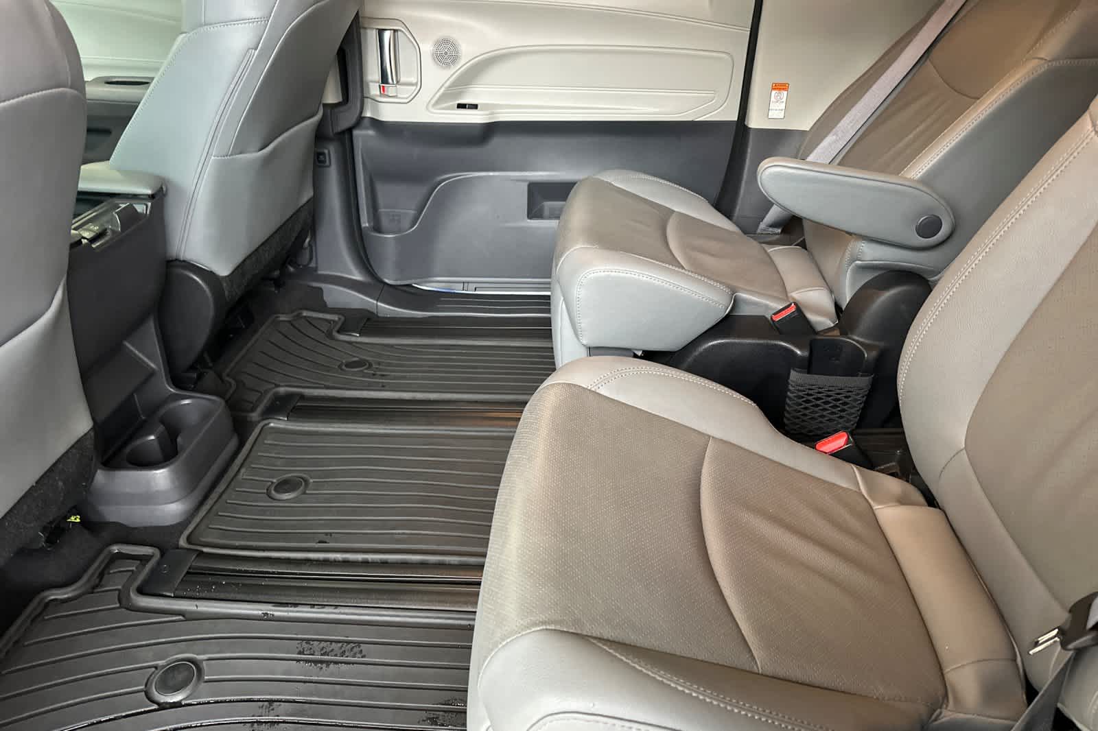 Thumbnail: 2022 Toyota Sienna - 4