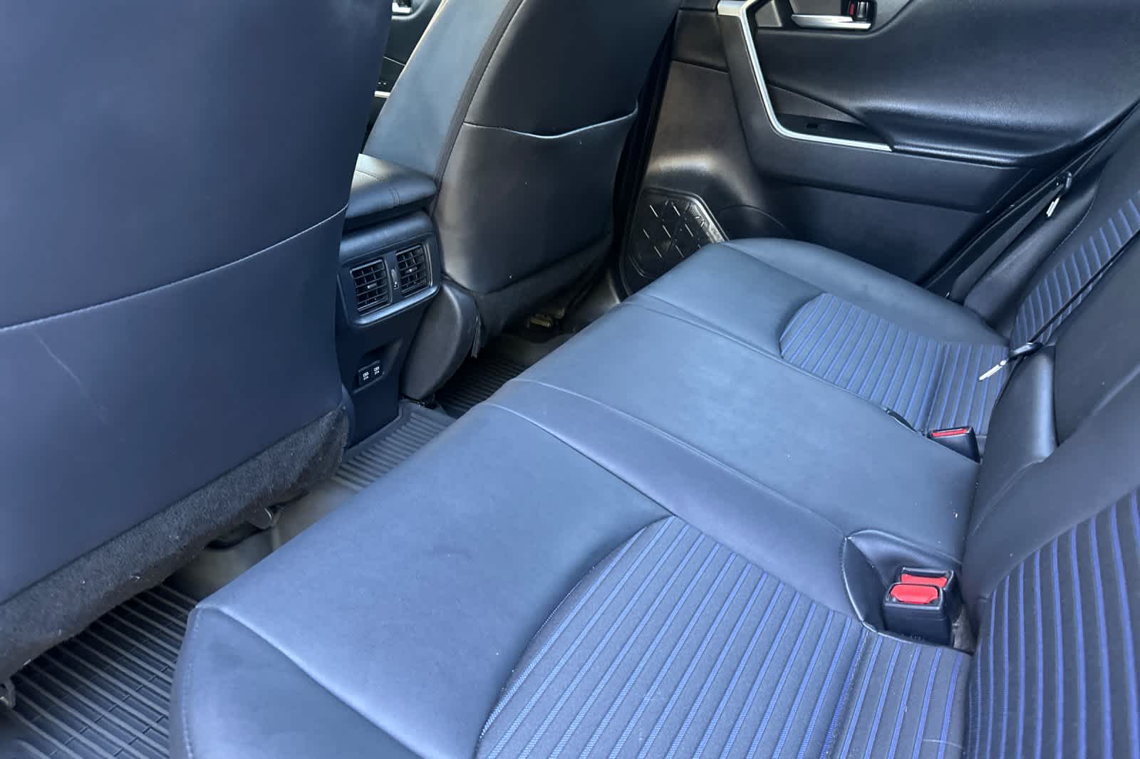 Thumbnail: 2021 Toyota RAV4 - 3