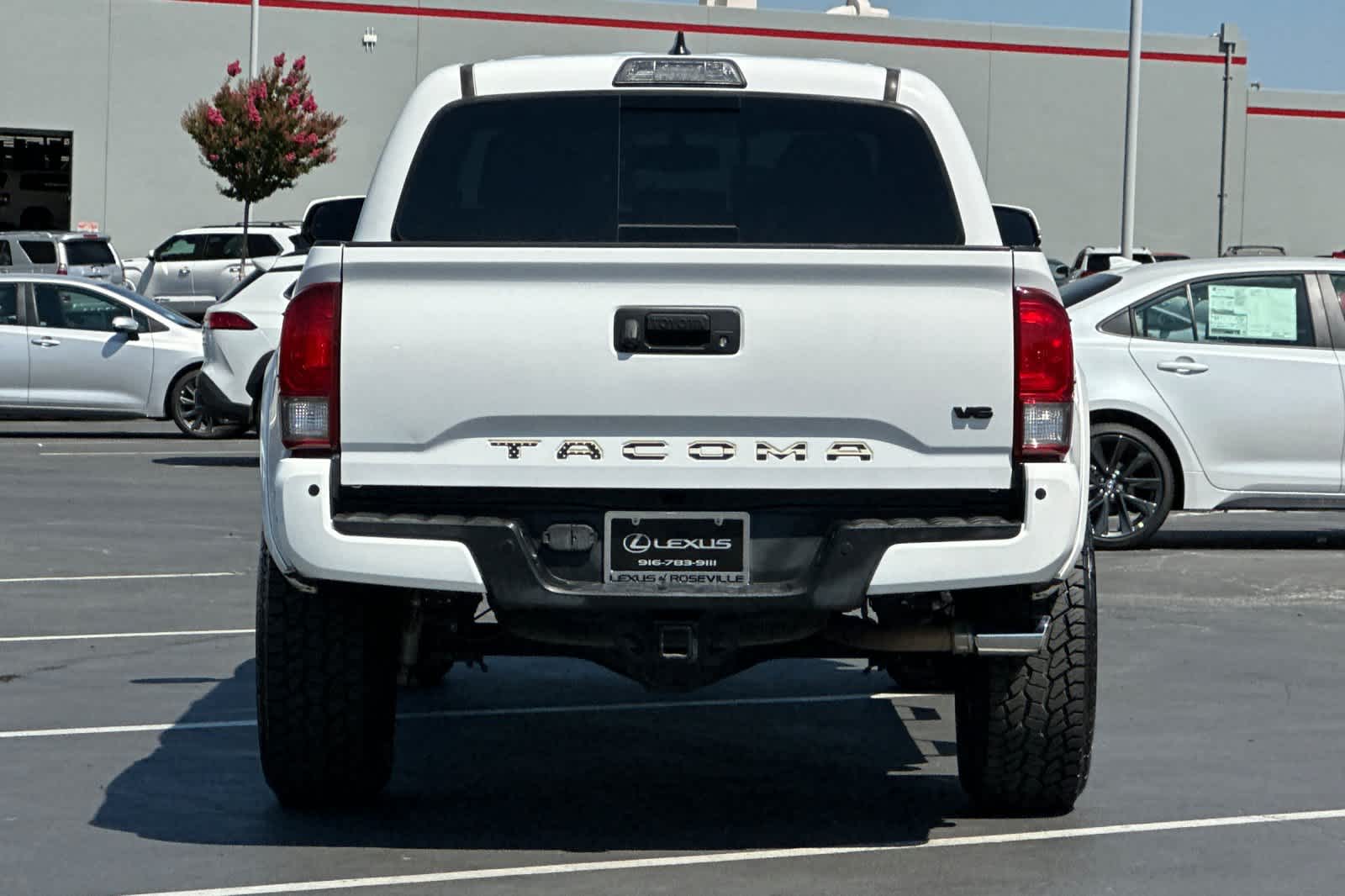 Thumbnail: 2017 Toyota Tacoma - 8