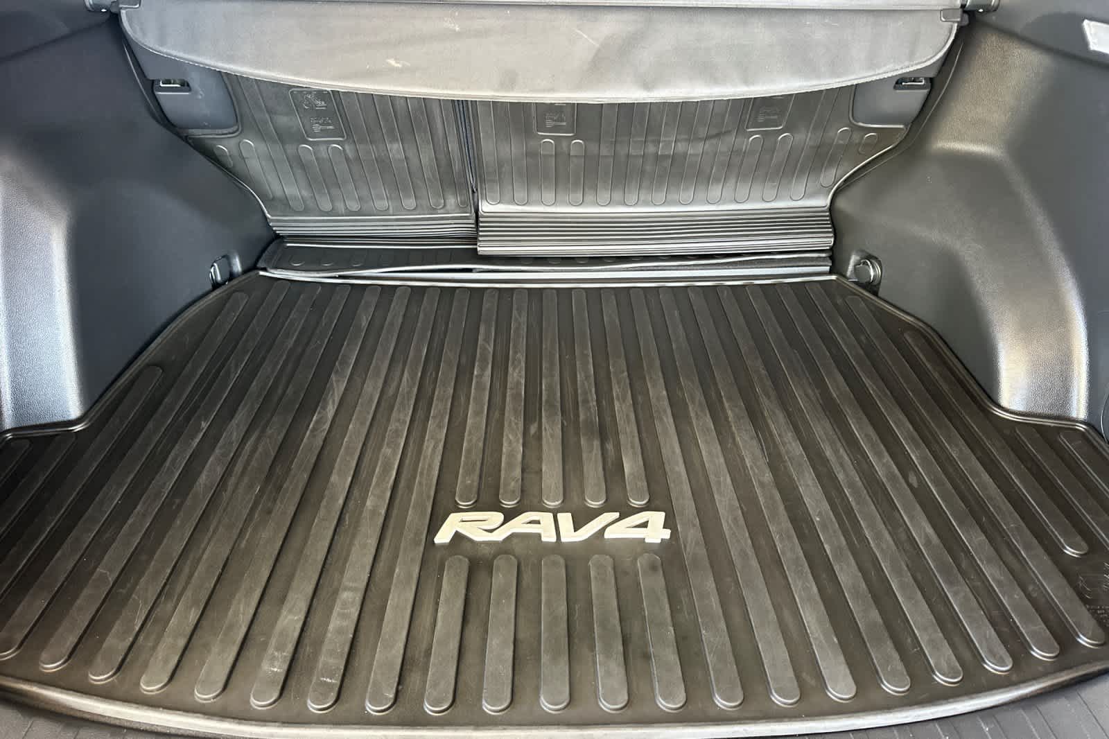 Thumbnail: 2021 Toyota RAV4 - 16