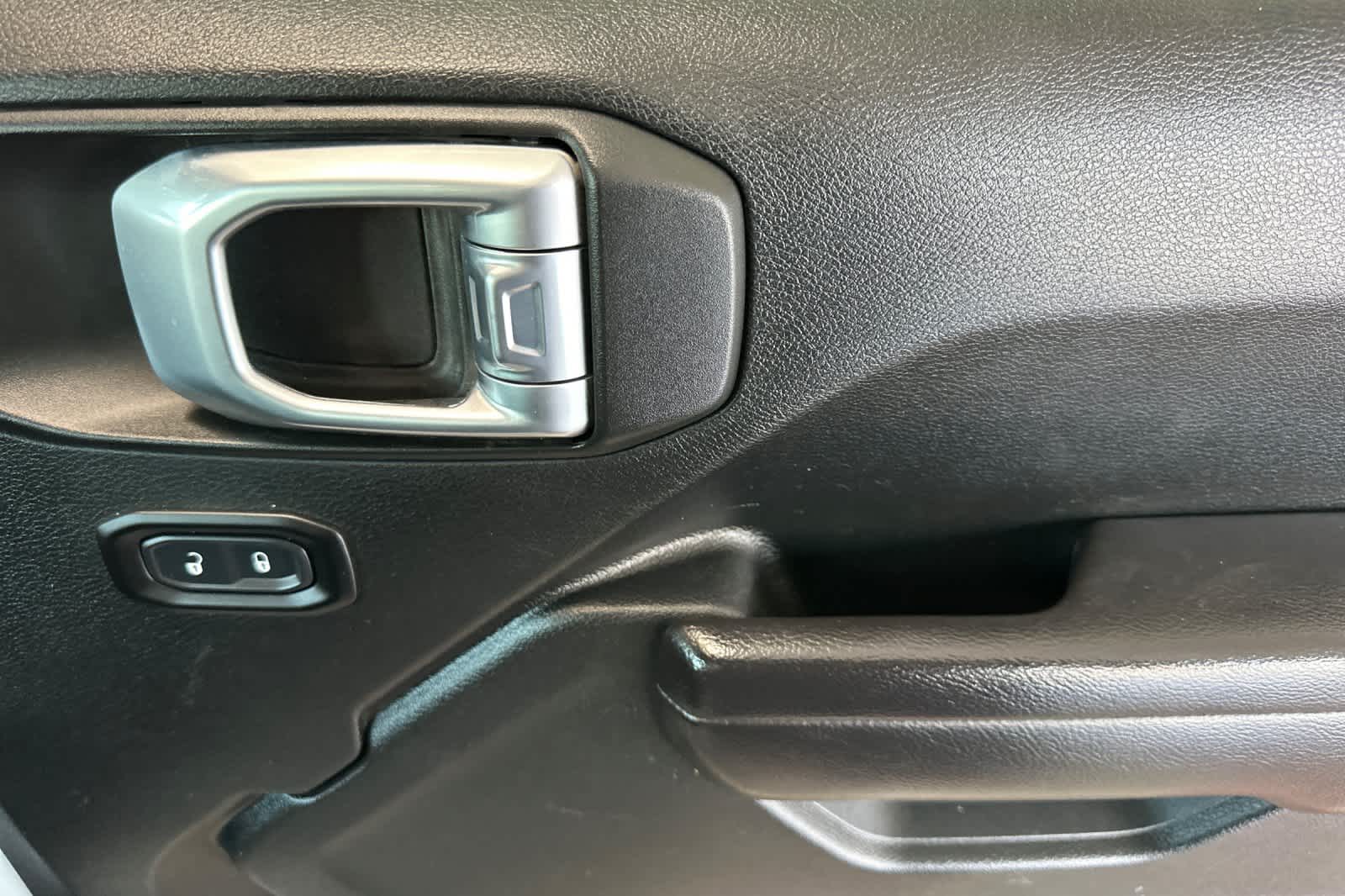 Thumbnail: 2021 Jeep Wrangler - 19