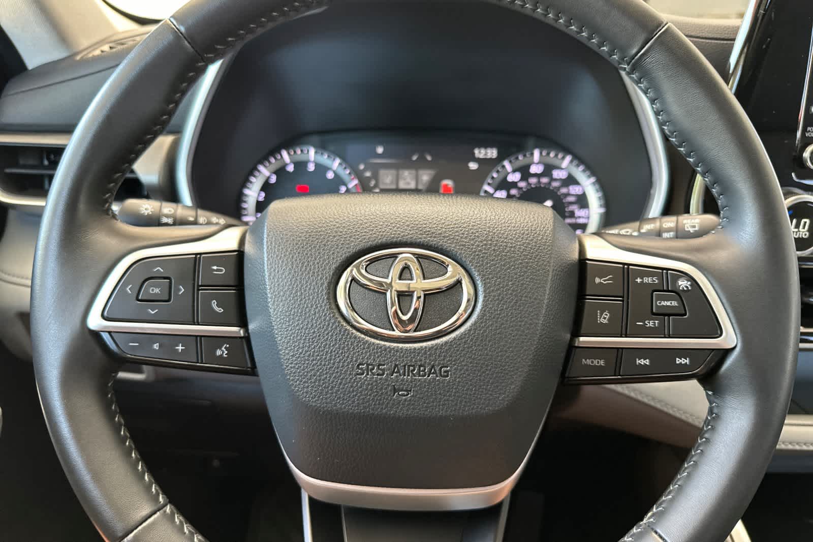 Thumbnail: 2022 Toyota Highlander - 26