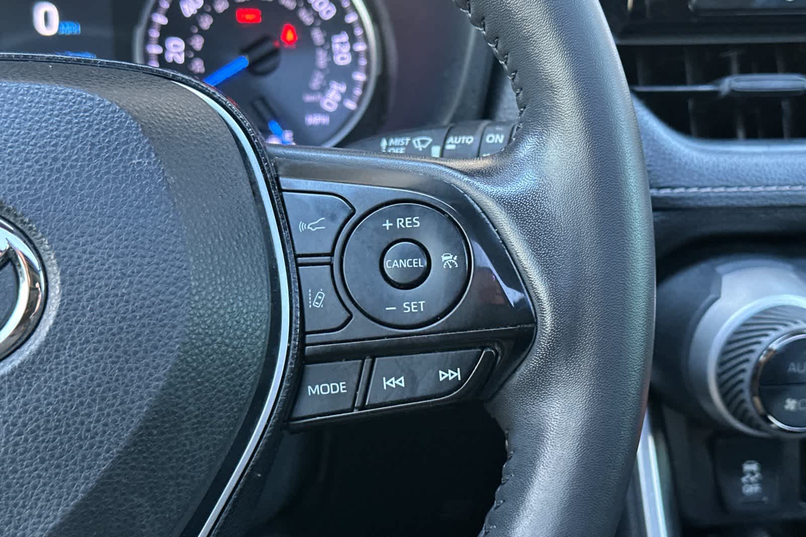 Thumbnail: 2020 Toyota RAV4 - 27