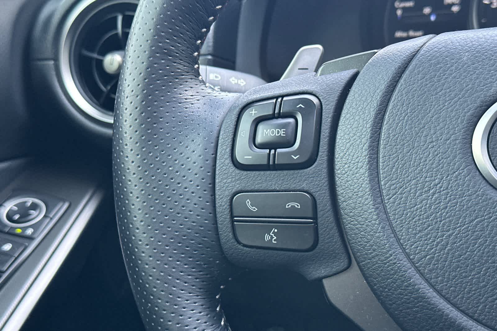 Thumbnail: 2022 Lexus IS - 26