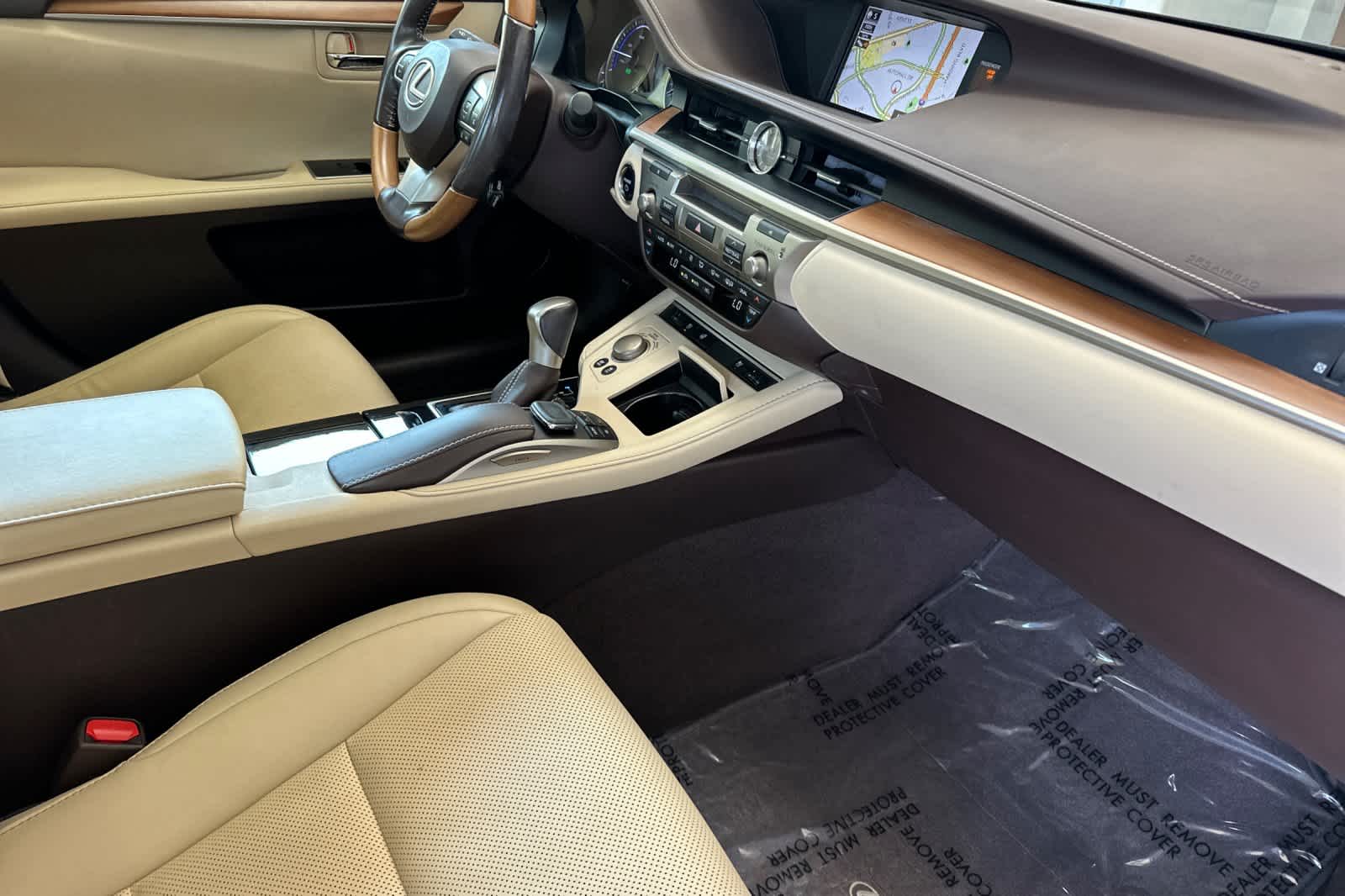 Thumbnail: 2017 Lexus ES - 16