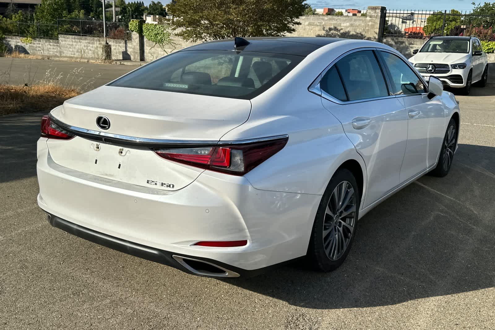 Thumbnail: 2019 Lexus ES - 2