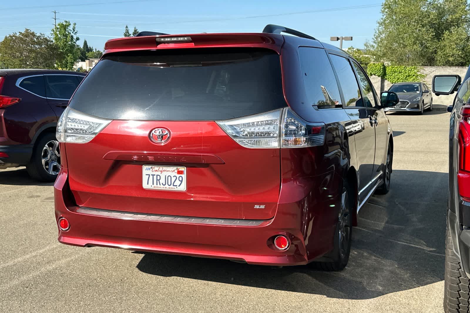 Thumbnail: 2016 Toyota Sienna - 2