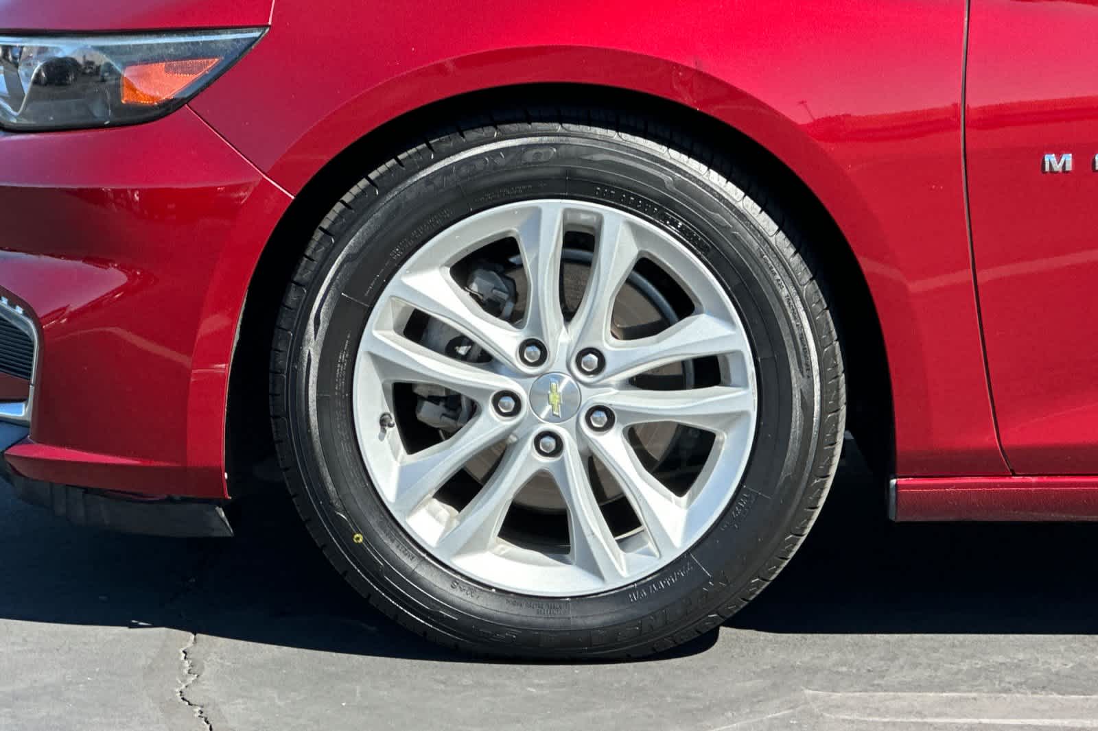 Thumbnail: 2017 Chevrolet Malibu - 32