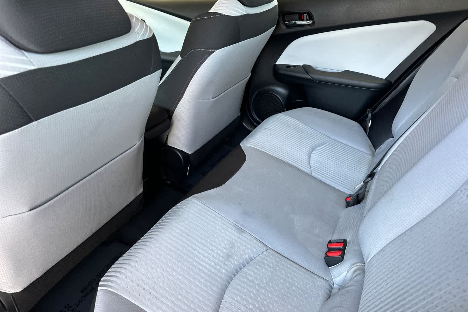 2016 Toyota Prius Three 4