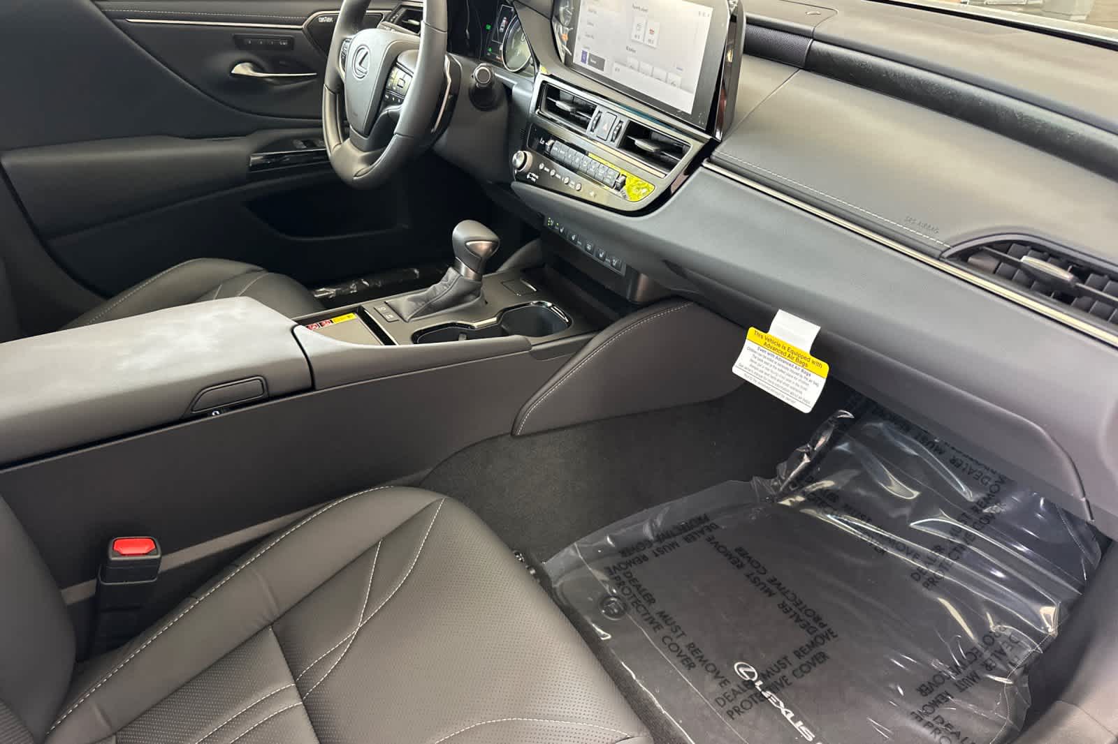 Thumbnail: 2025 Lexus ES - 16