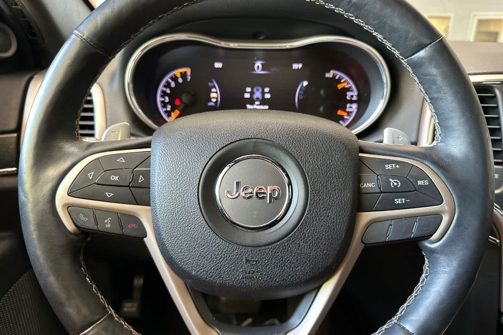 Thumbnail: 2017 Jeep Grand Cherokee - 26