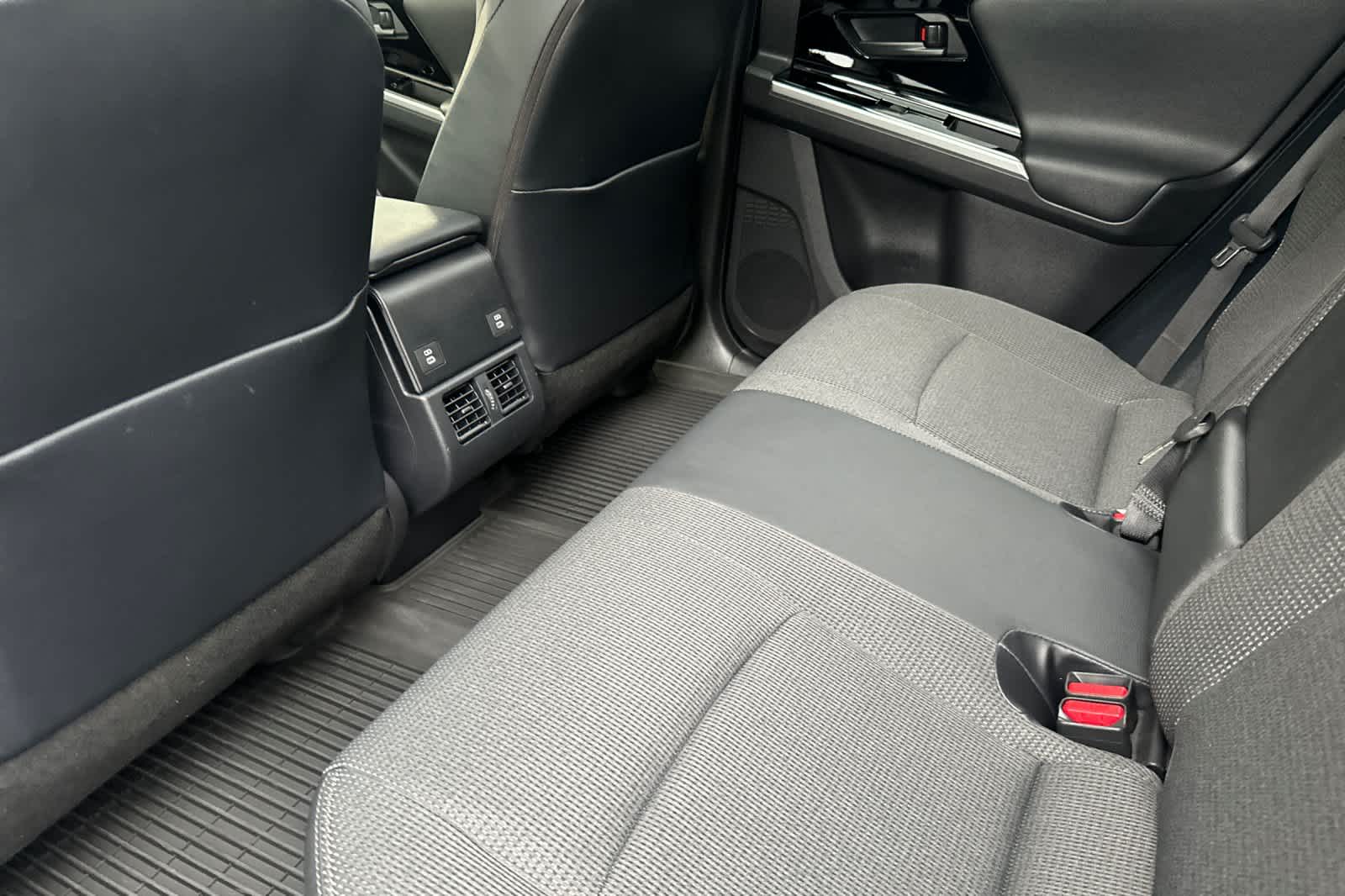 Thumbnail: 2023 Toyota bZ4X - 4