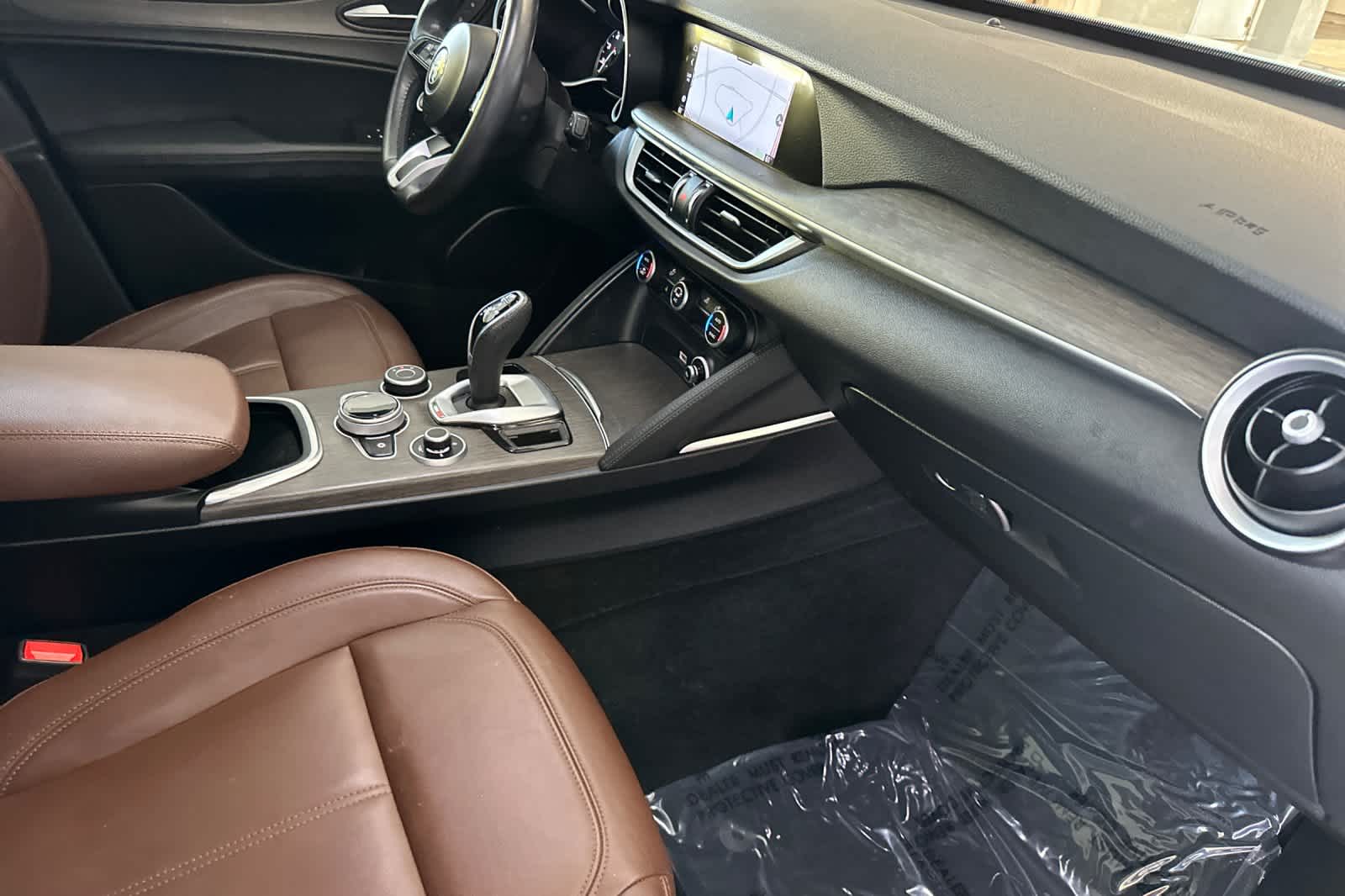 Thumbnail: 2022 Alfa Romeo Stelvio - 17