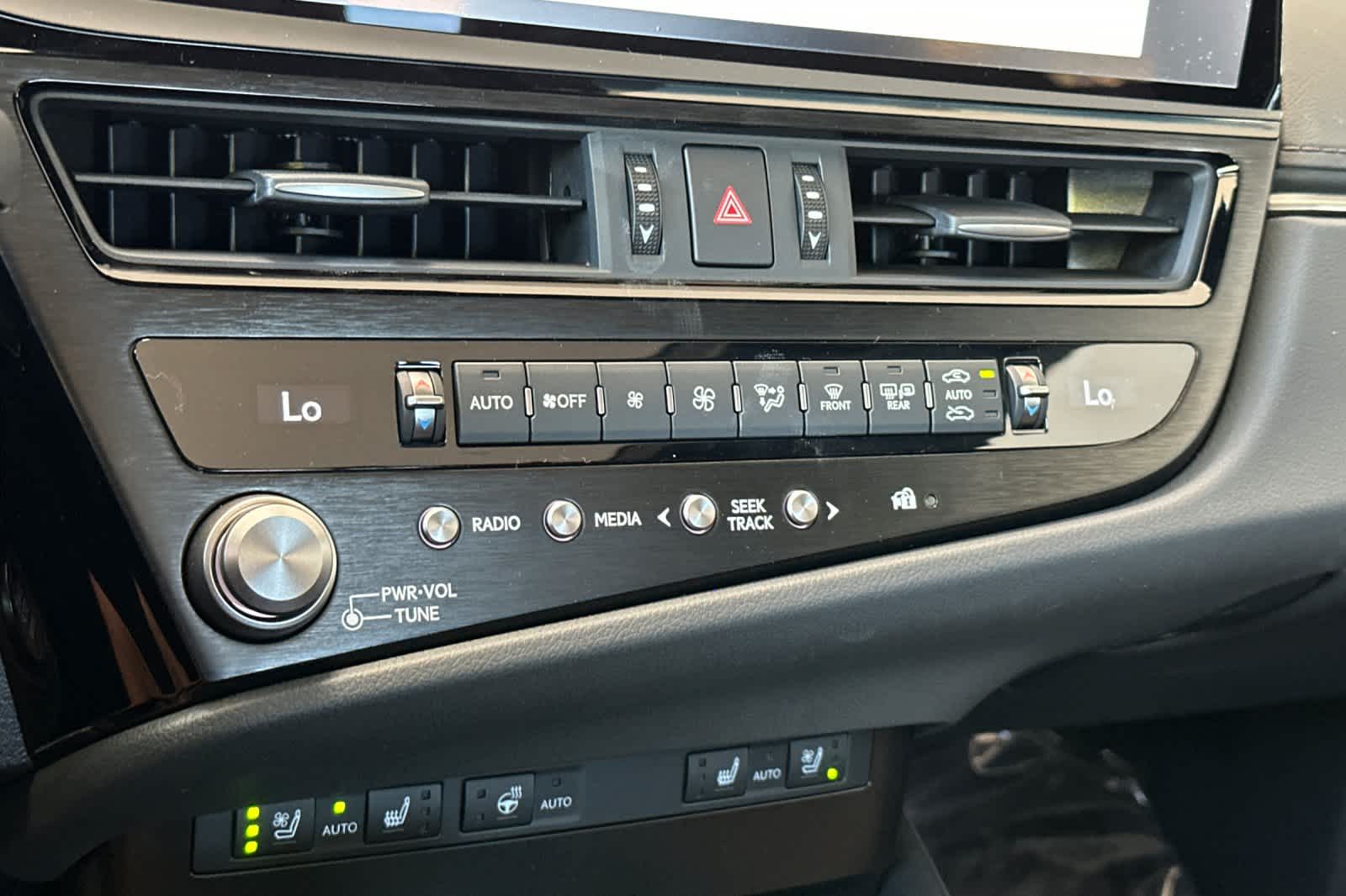 Thumbnail: 2025 Lexus ES - 21