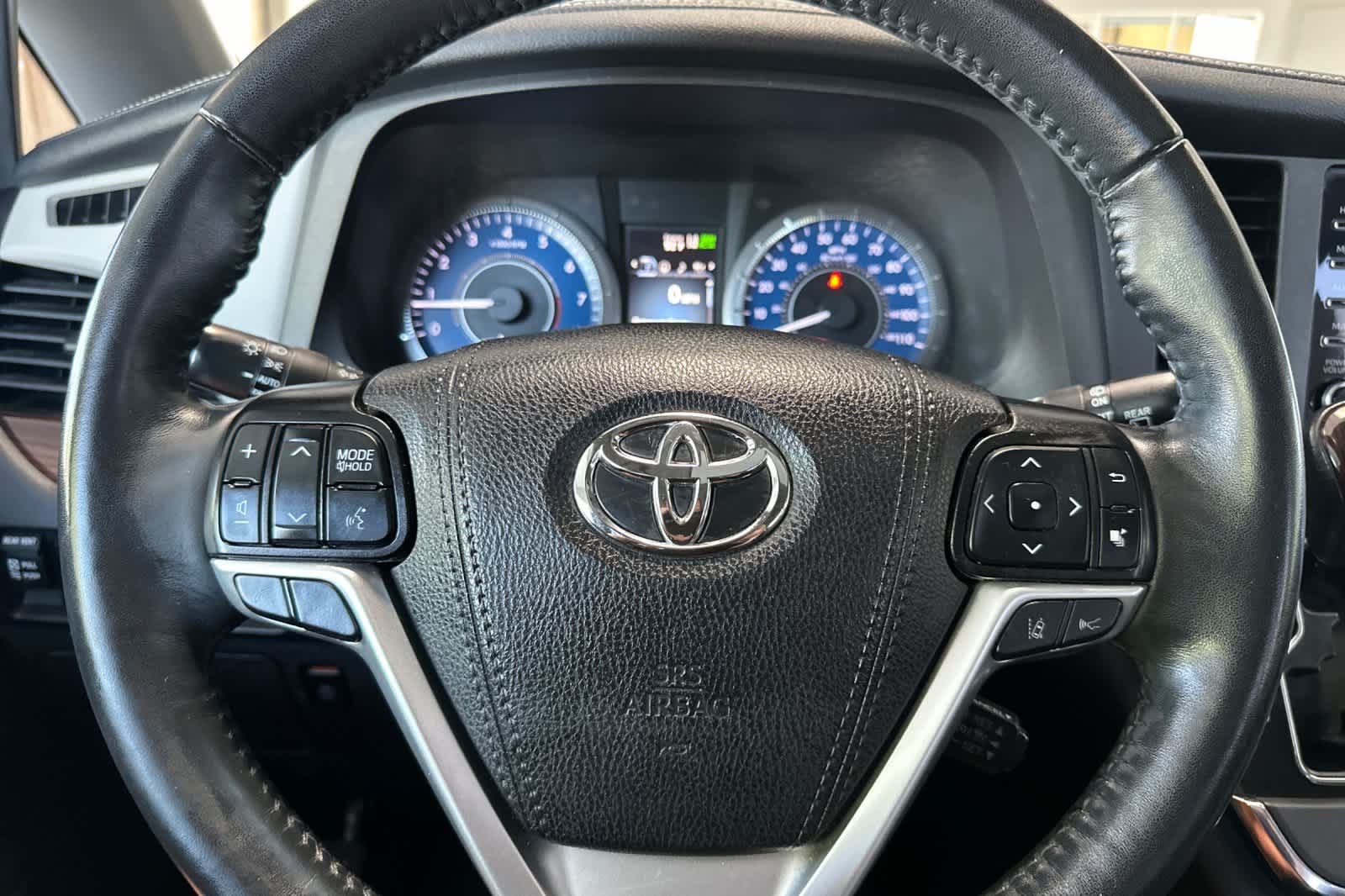 Thumbnail: 2019 Toyota Sienna - 28