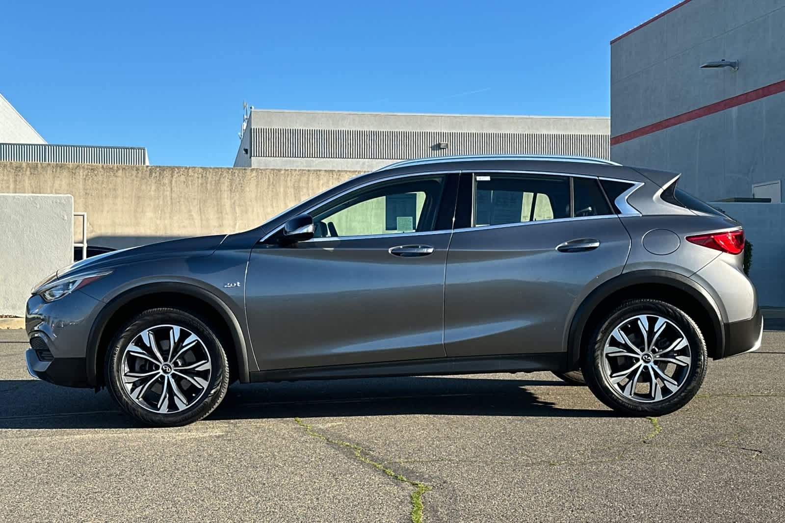 Thumbnail: 2018 INFINITI QX30 - 9