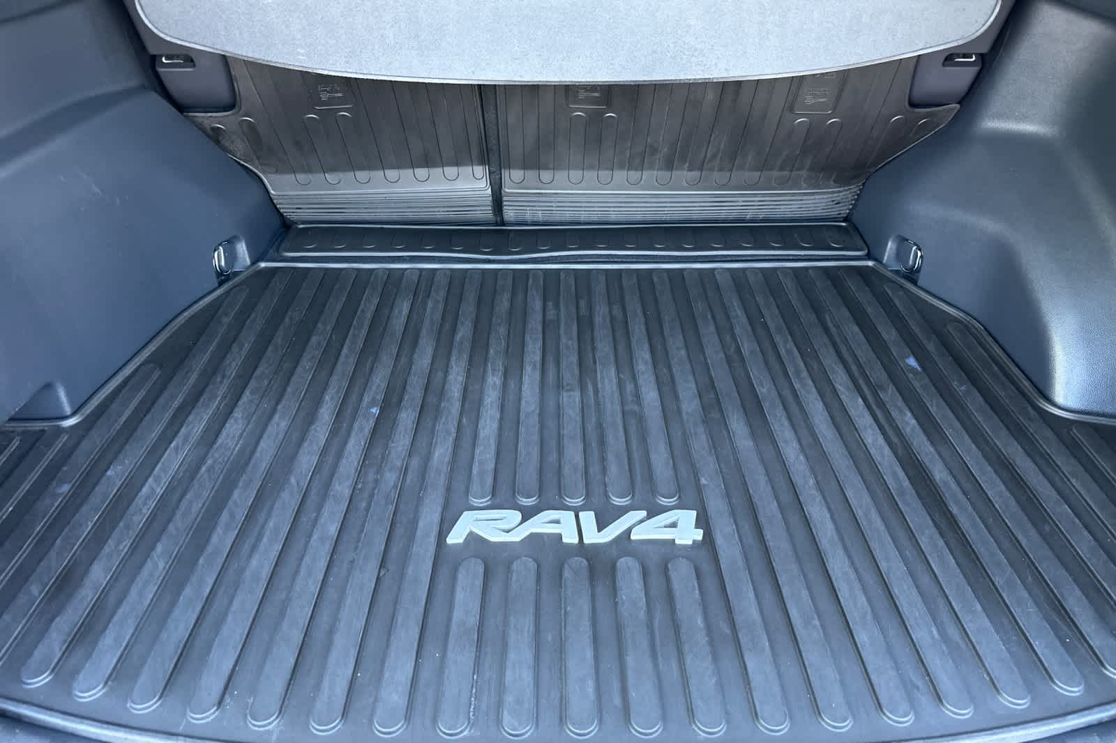 Thumbnail: 2020 Toyota RAV4 - 15