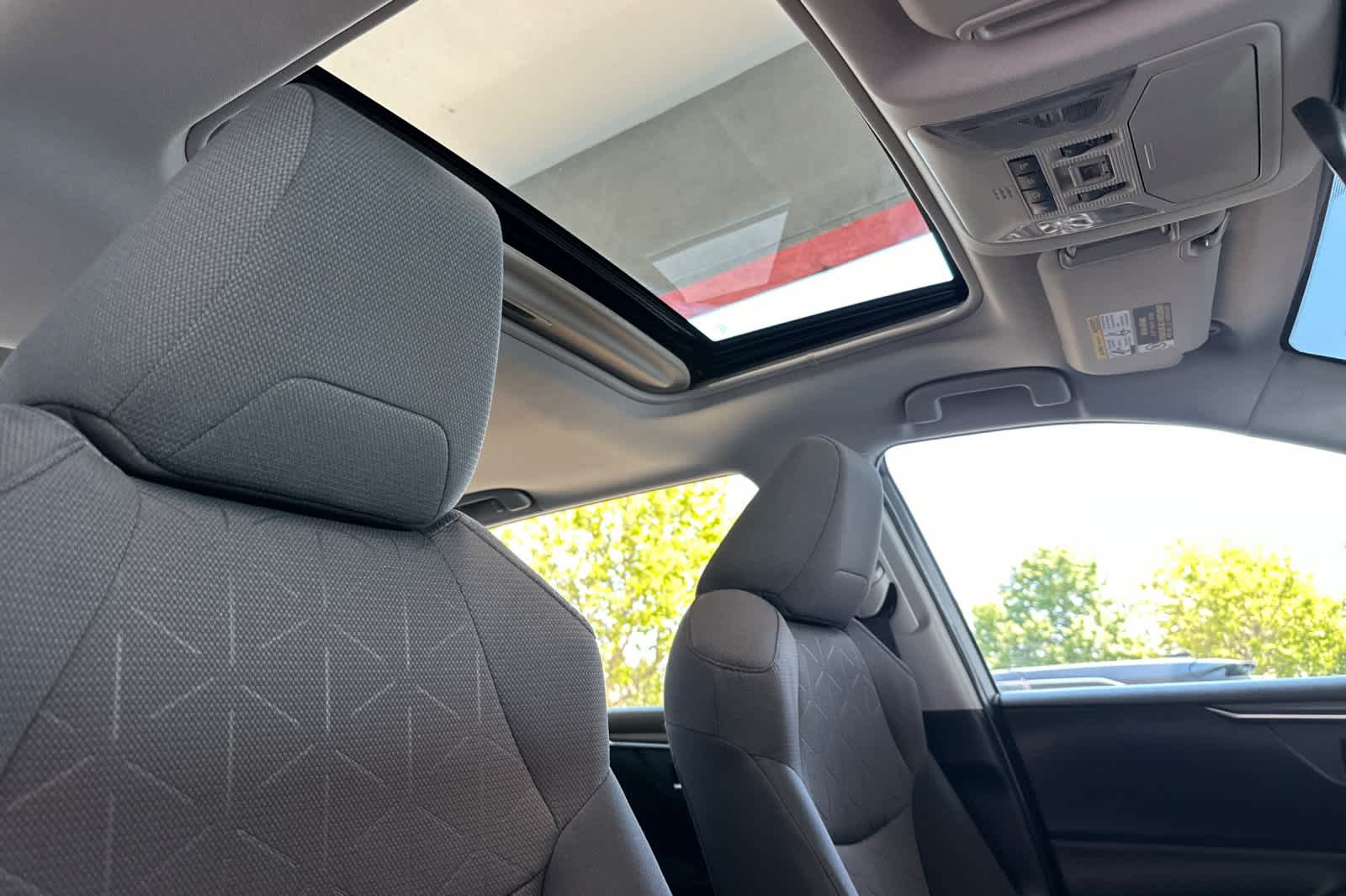 Thumbnail: 2020 Toyota RAV4 - 17