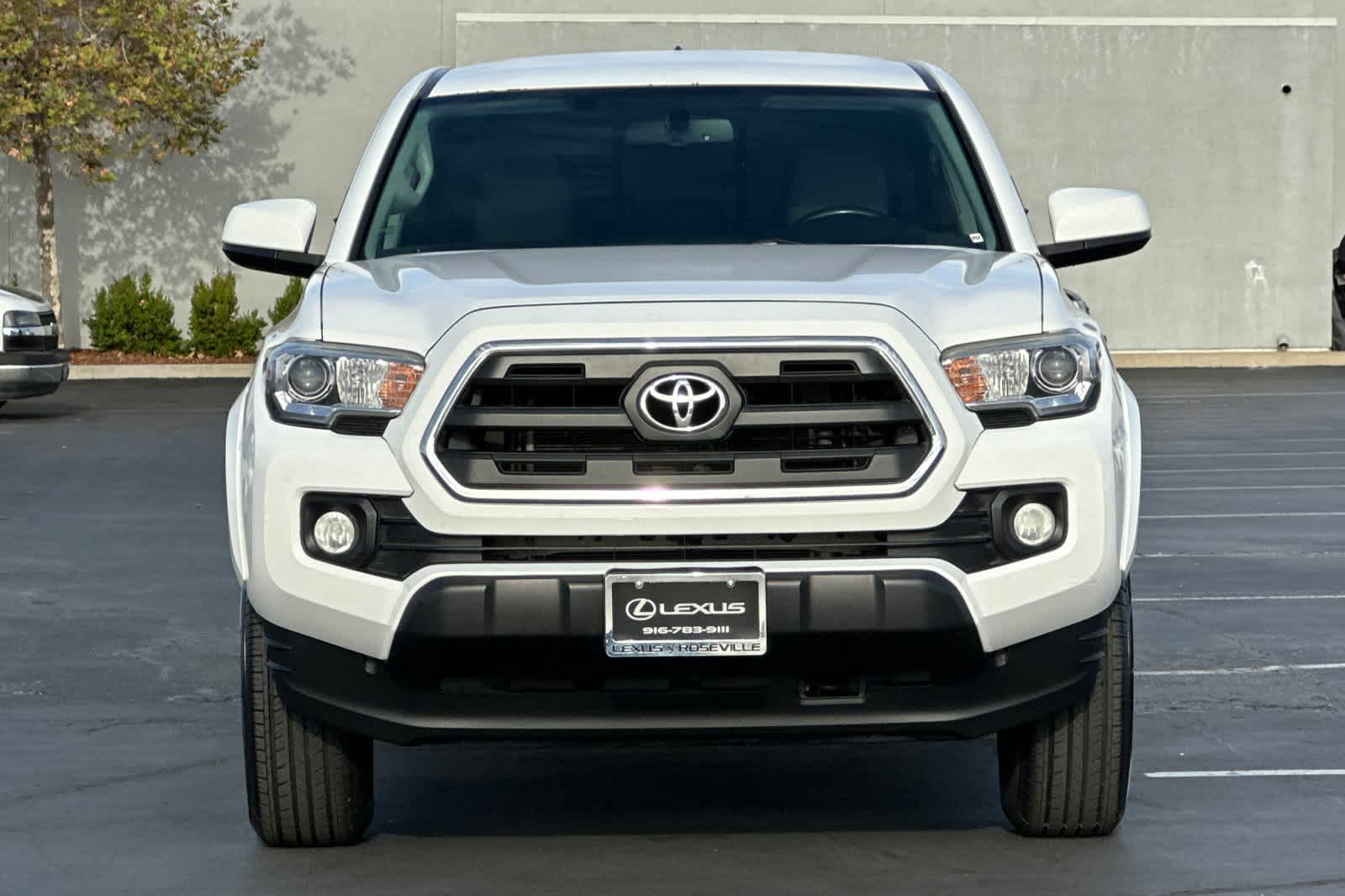 Thumbnail: 2017 Toyota Tacoma - 10