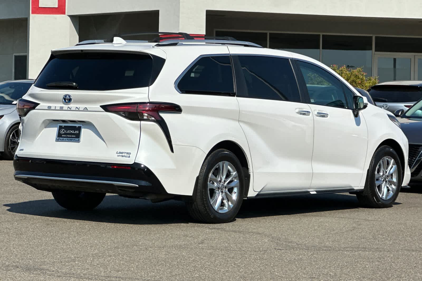 Thumbnail: 2023 Toyota Sienna - 2