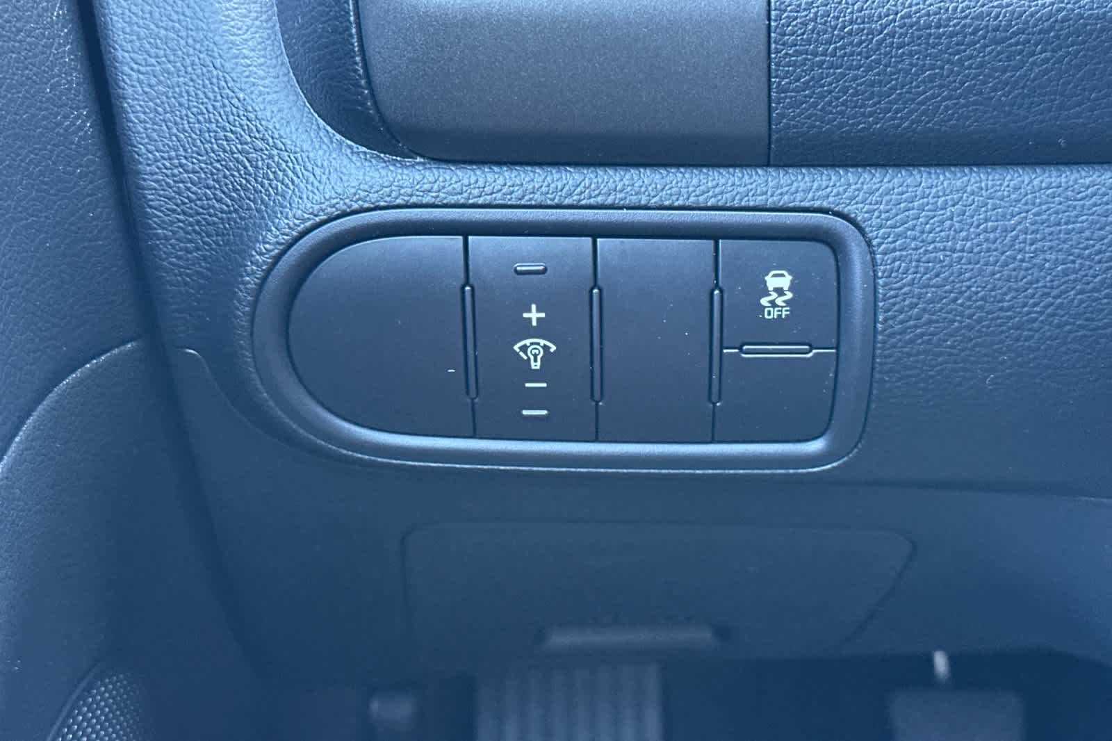 Thumbnail: 2018 Kia Forte - 26