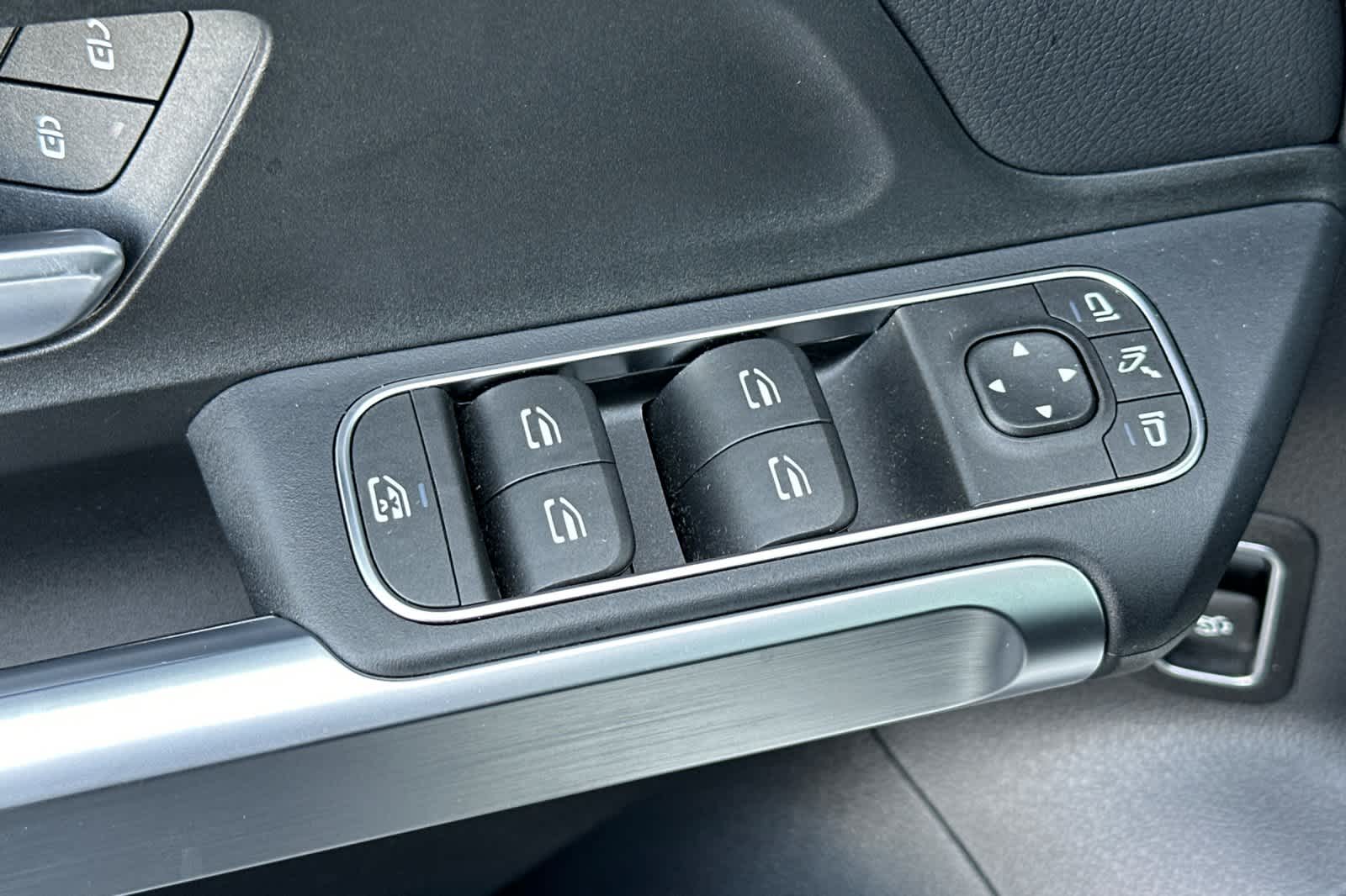 Thumbnail: 2023 Mercedes-Benz EQB - 13