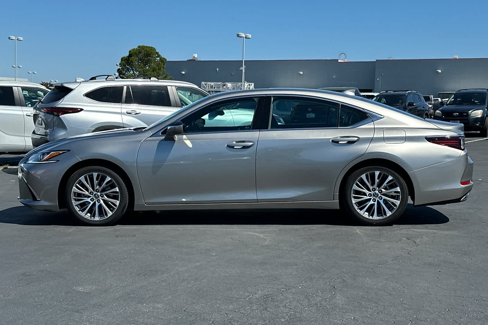 Thumbnail: 2020 Lexus ES - 9