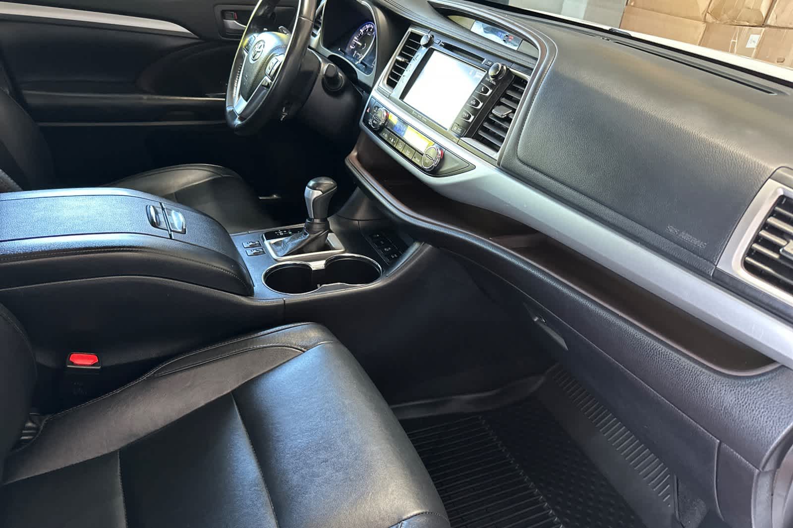 Thumbnail: 2018 Toyota Highlander - 17
