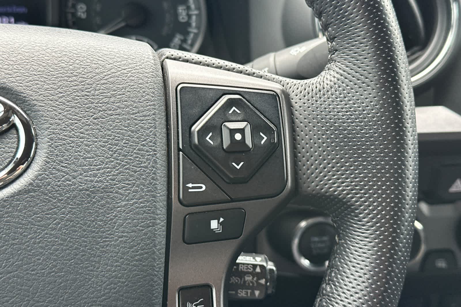 Thumbnail: 2020 Toyota Tacoma - 26