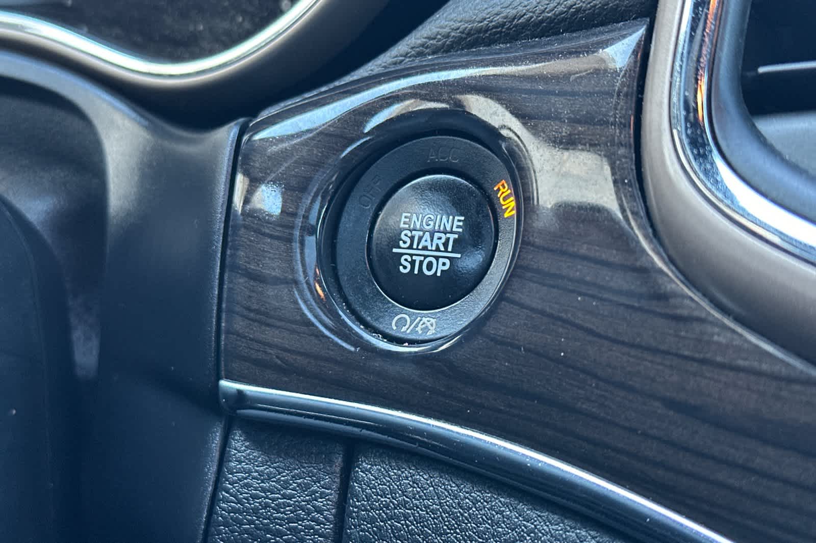 Thumbnail: 2017 Jeep Grand Cherokee - 25