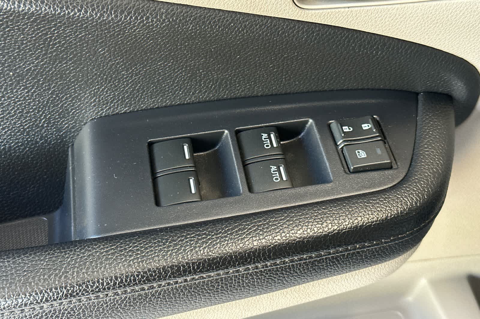 Thumbnail: 2019 Honda Pilot - 13