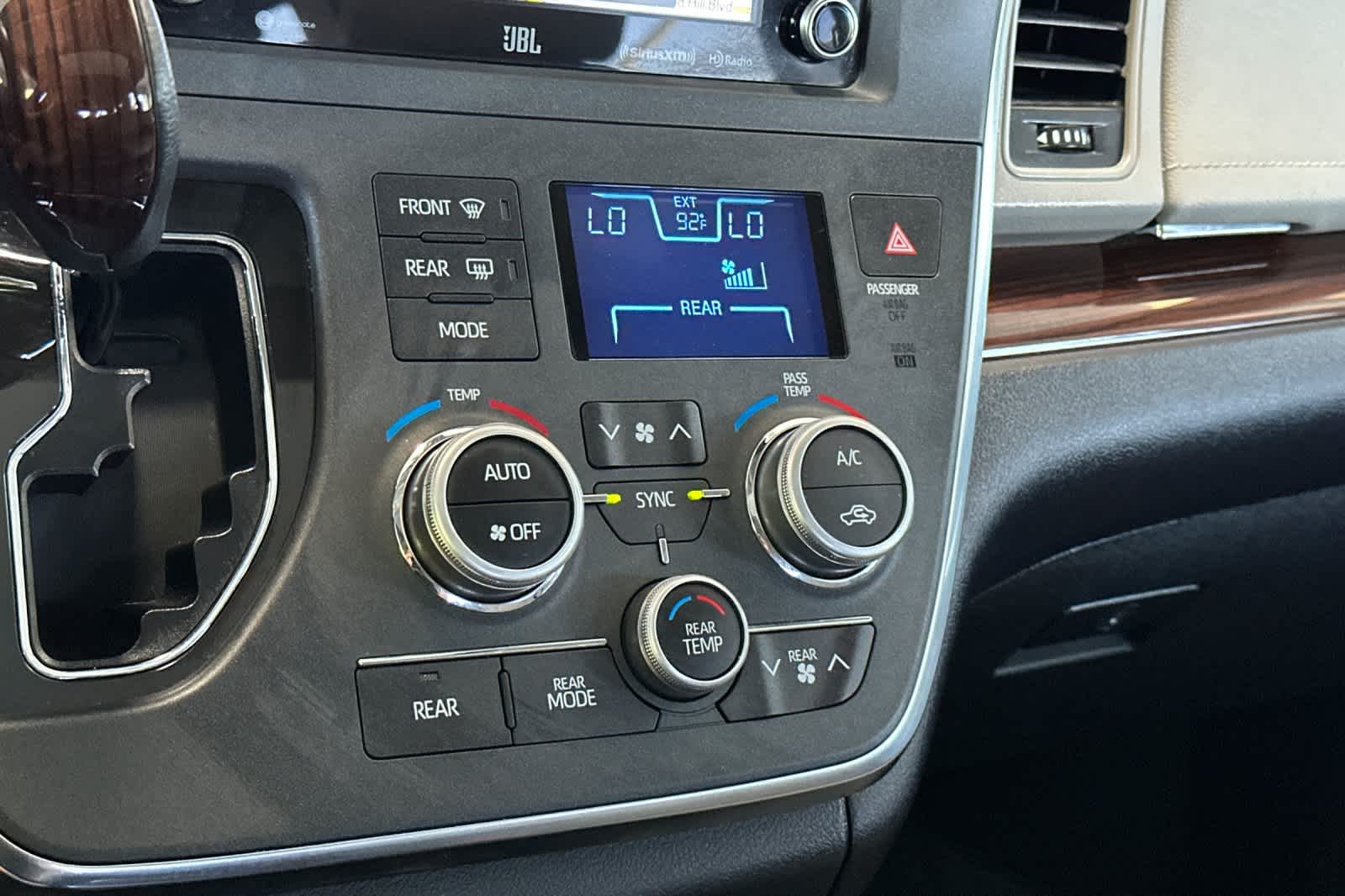Thumbnail: 2019 Toyota Sienna - 25