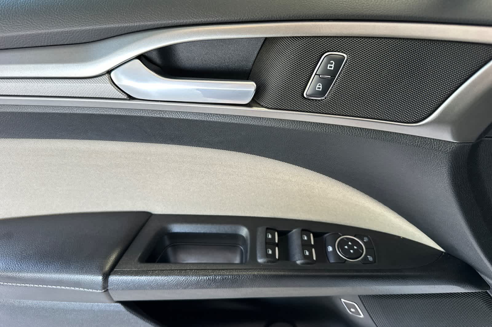 2018 Ford Fusion S 12