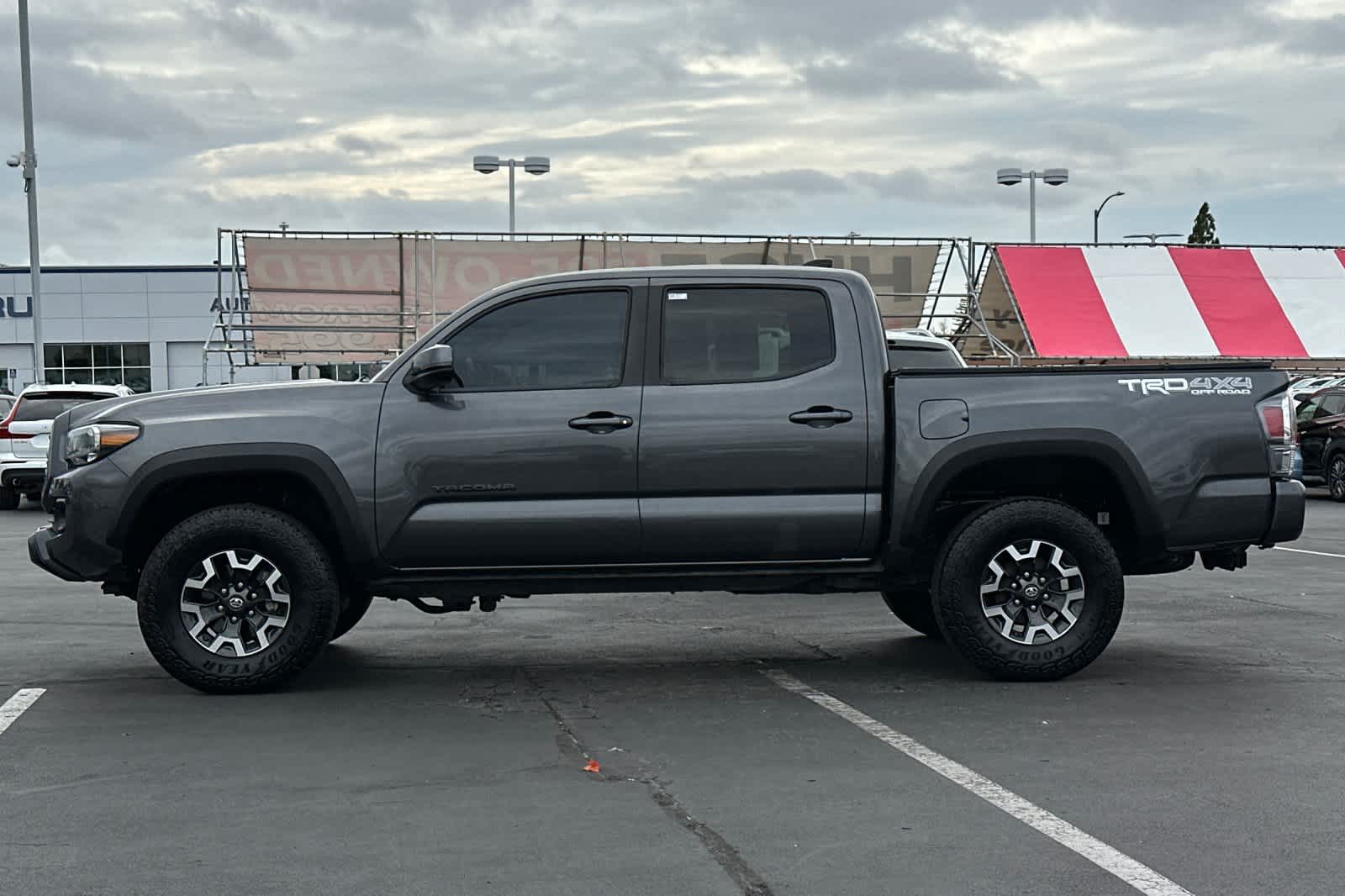 Thumbnail: 2020 Toyota Tacoma - 9