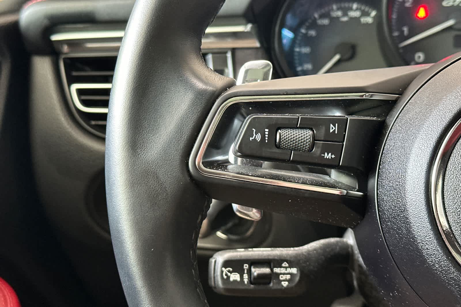 Thumbnail: 2023 Porsche Macan - 27