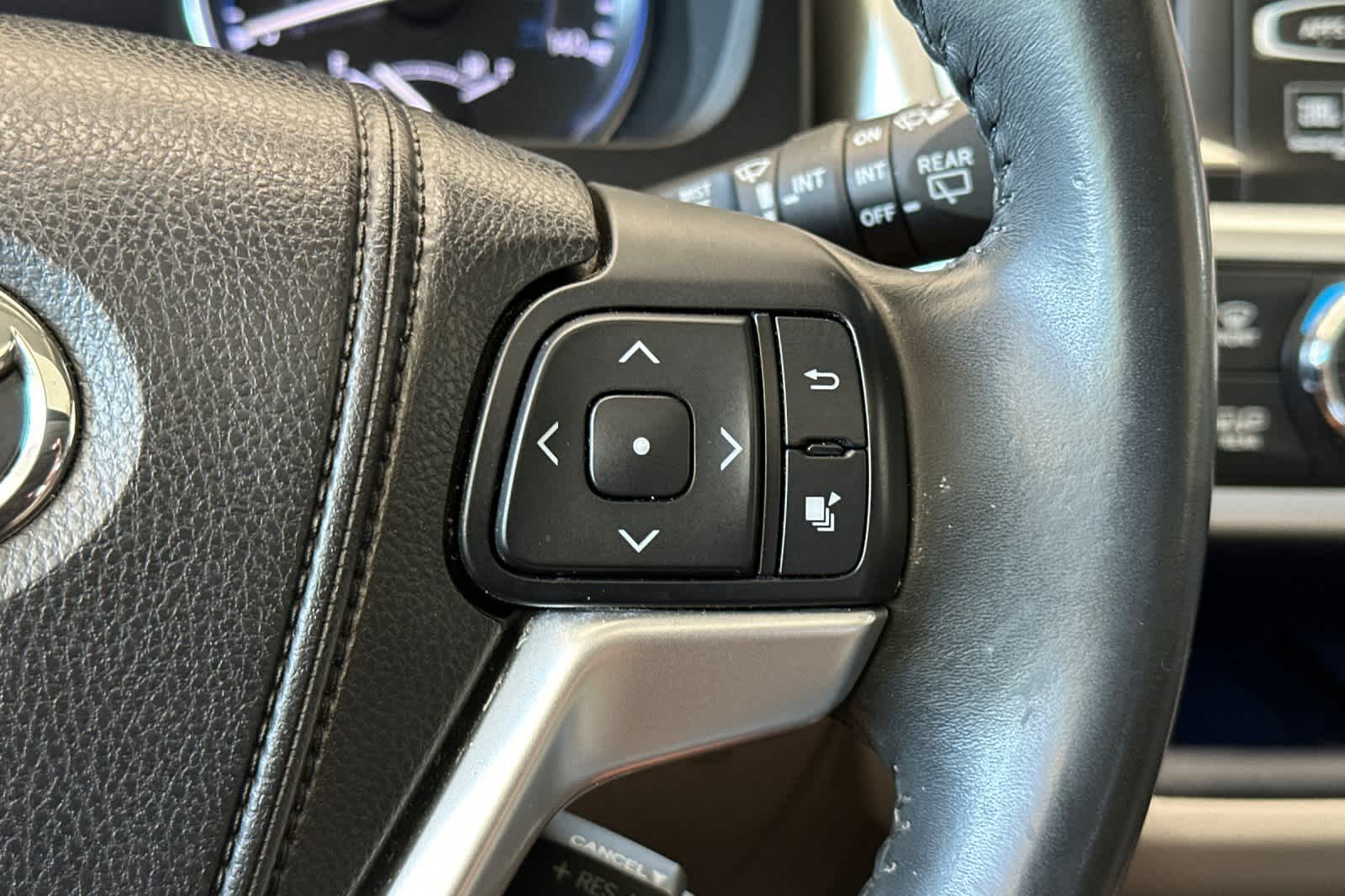 Thumbnail: 2014 Toyota Highlander - 29