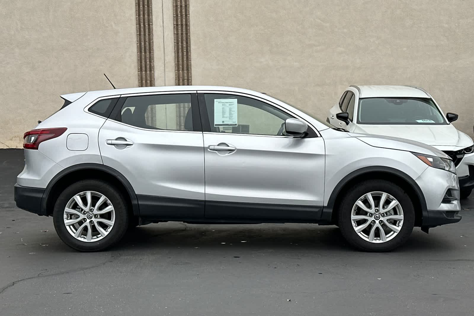 Thumbnail: 2022 Nissan Rogue Sport - 6